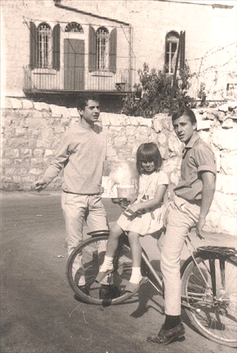 Moshe Revach with his friend Eli Abu (Even) and Eli’s youngest sister